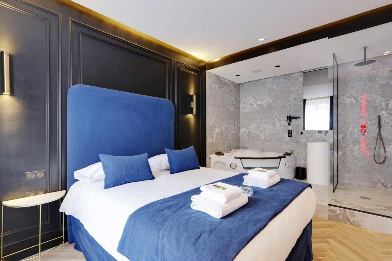 Couples Getaway Unit With Jacuzzi - City Center Parigi Esterno foto